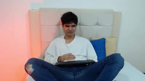 Snapshot of charles_blaze chatting on February 18, 8:14 pm charles blaze online show from February 18, 8:14 pm