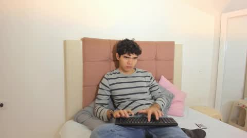 Snapshot of charles_blaze chatting on February 19, 12:00 pm charles blaze online show from February 19, 12:00 pm