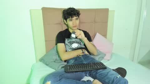 Snapshot of charles_blaze chatting on February 20, 12:04 pm charles blaze online show from February 20, 12:04 pm