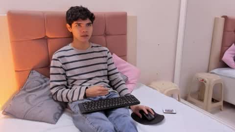 Snapshot of charles_blaze chatting on February 24, 12:05 pm charles blaze online show from February 24, 12:05 pm