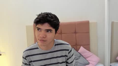 Snapshot of charles_blaze chatting on February 24, 3:09 pm charles blaze online show from February 24, 3:09 pm