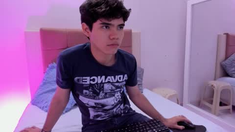 Snapshot of charles_blaze chatting on February 26, 12:03 pm charles blaze online show from February 26, 12:03 pm