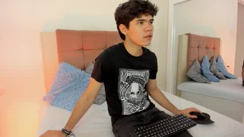 Snapshot of charles_blaze chatting on February 27, 12:02 pm charles blaze online show from February 27, 12:02 pm