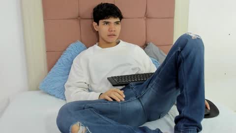 Snapshot of charles_blaze chatting on March 3, 12:05 pm charles blaze online show from March 3, 12:05 pm