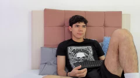 Snapshot of charles_blaze chatting on March 4, 12:01 pm charles blaze online show from March 4, 12:01 pm