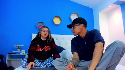 Charles y Elara online show from December 4, 3:15 am