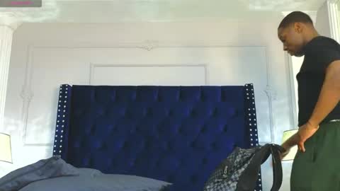 Snapshot of charlesbrown_ chatting on January 17, 2:33 pm charlesbrown_ online show from January 17, 2:33 pm