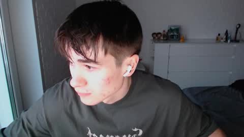 Snapshot of charleshanson69 chatting on November 12, 11:43 am charleshanson69 online show from November 12, 11:43 am