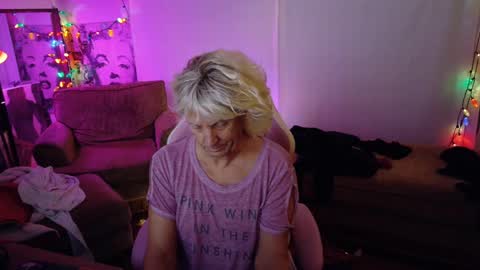 Snapshot of charli_girl chatting on December 3, 10:40 pm Charli online show from December 3, 10:40 pm