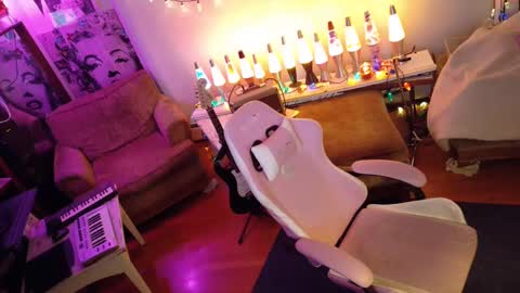 Snapshot of charli_girl chatting on January 5, 9:57 pm Charli online show from January 5, 9:57 pm