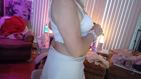 Snapshot of charli_girl chatting on January 12, 7:53 pm Charli online show from January 12, 7:53 pm