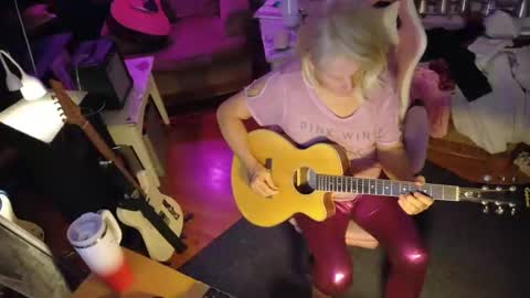 Snapshot of charli_girl chatting on January 16, 1:37 am Charli online show from January 16, 1:37 am