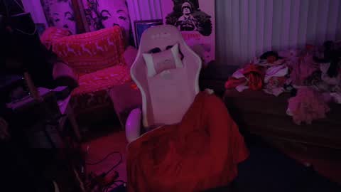 Snapshot of charli_girl chatting on February 22, 11:57 pm Charli online show from February 22, 11:57 pm