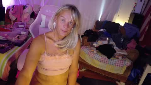 Snapshot of charli_girl chatting on September 23, 11:08 pm Charli online show from September 23, 11:08 pm