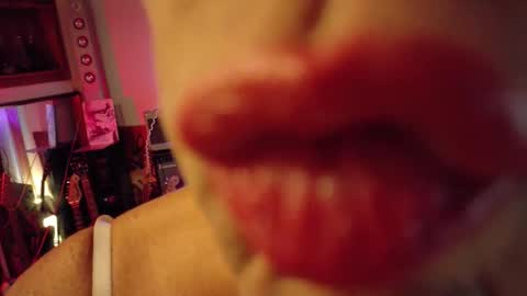 Snapshot of charli_girl chatting on October 17, 10:56 pm Charli online show from October 17, 10:56 pm