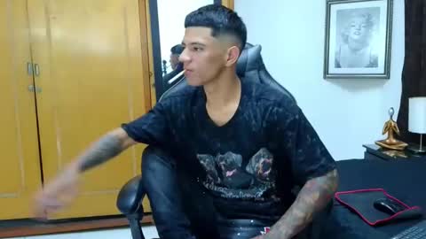 Snapshot of charlie_oconnor chatting on March 11, 3:59 am Charlie oconnor online show from March 11, 3:59 am