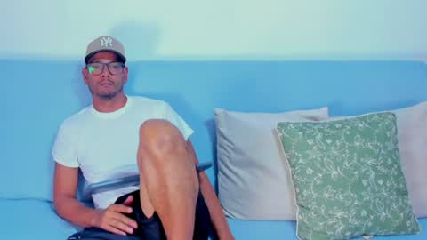 Snapshot of charlie_p_ chatting on July 11, 12:35 am charlie_p_ online show from July 11, 12:35 am