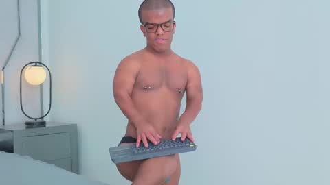 Snapshot of charlie_walkerr chatting on June 19, 7:17 pm charlie_walkerr online show from June 19, 7:17 pm