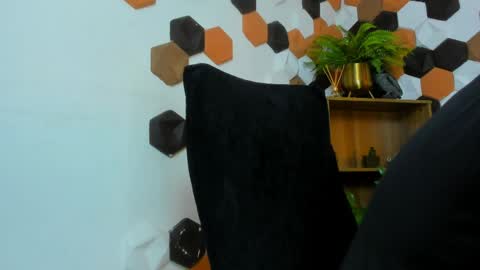 Snapshot of charliegrifinx chatting on June 1, 7:26 pm CharlieGrifinX online show from June 1, 7:26 pm