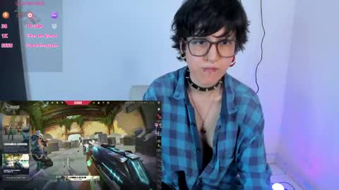 Snapshot of charlietaylorr__ chatting on May 5, 4:48 pm Charlie online show from May 5, 4:48 pm