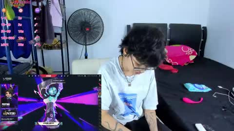 Snapshot of charlietaylorr__ chatting on May 27, 7:44 pm Charlie online show from May 27, 7:44 pm