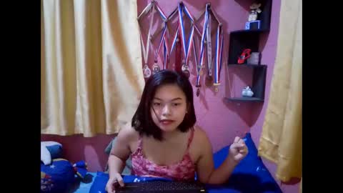 Snapshot of charlincadorna125 chatting on April 10, 6:56 pm Sweetieeche online show from April 10, 6:56 pm