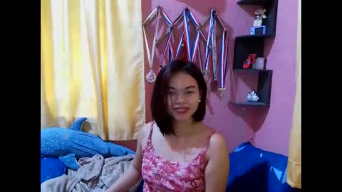 Snapshot of charlincadorna125 chatting on April 11, 7:13 am Sweetieeche online show from April 11, 7:13 am