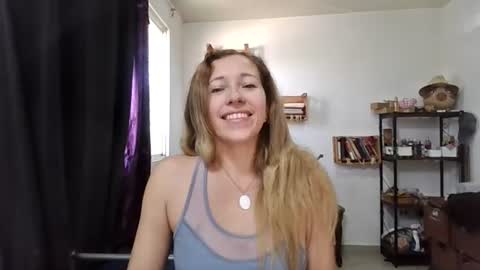 Snapshot of charlot_ponze chatting on August 5, 6:00 pm charlott online show from August 5, 6:00 pm