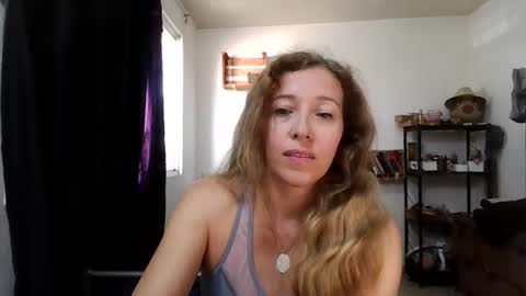 Snapshot of charlot_ponze chatting on August 6, 5:15 pm charlott online show from August 6, 5:15 pm