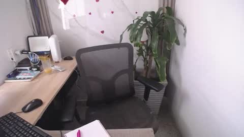 Snapshot of charlot_walker chatting on February 17, 9:41 pm Charlote Walker online show from February 17, 9:41 pm