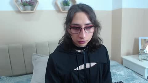 Snapshot of charlothe_dumont chatting on April 18, 4:00 pm charlothe_dumont online show from April 18, 4:00 pm