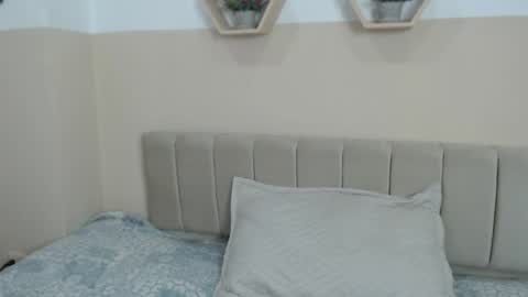 Snapshot of charlothe_dumont chatting on April 24, 4:31 pm charlothe_dumont online show from April 24, 4:31 pm