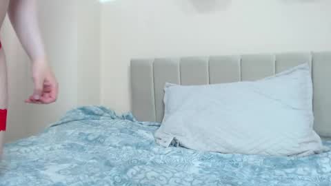 Snapshot of charlothe_dumont chatting on April 29, 5:30 pm charlothe_dumont online show from April 29, 5:30 pm