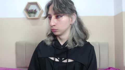 Snapshot of charlothe_dumont chatting on May 23, 1:26 pm charlothe_dumont online show from May 23, 1:26 pm