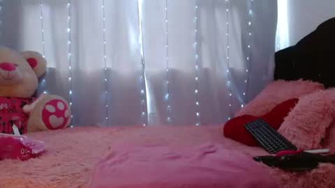 Snapshot of charlothe_wright chatting on June 21, 5:04 pm charlothe_wright online show from June 21, 5:04 pm