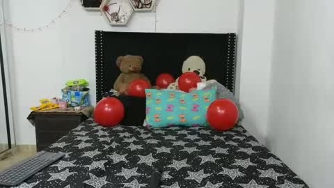 Snapshot of charlotte_027 chatting on February 15, 10:11 am charlotte_027 online show from February 15, 10:11 am