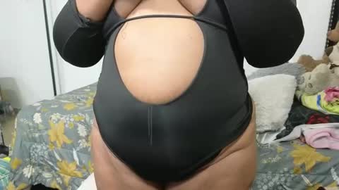 Snapshot of charlotte_027 chatting on March 6, 9:03 am charlotte_027 online show from March 6, 9:03 am