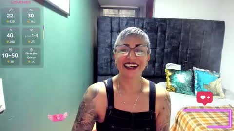 CHARLOTTE GRAY online show from December 22, 7:33 pm