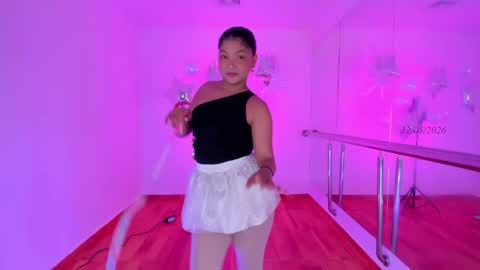 Snapshot of charlotte_capell chatting on May 12, 8:39 pm Charly online show from May 12, 8:39 pm