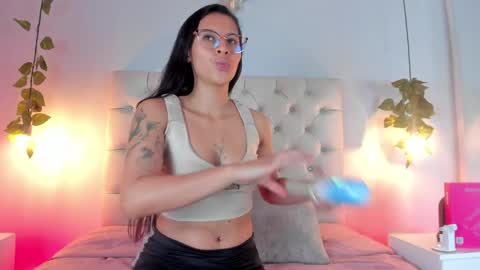 Snapshot of charlotte_collins_2 chatting on May 31, 3:47 am Sofia online show from May 31, 3:47 am