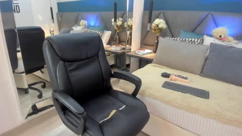 Charlotte online show from January 18, 2:12 pm