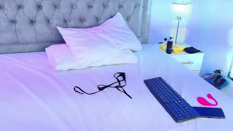 Snapshot of charlotte_etthan chatting on January 22, 10:18 am Charlotte online show from January 22, 10:18 am