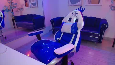 Snapshot of charlotte_etthan chatting on February 22, 6:28 am Charlotte online show from February 22, 6:28 am