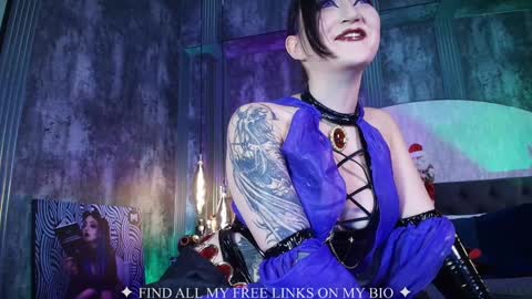 Charlotte online show from December 13, 7:53 pm