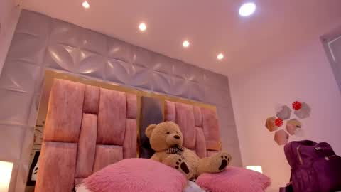 Snapshot of charlotte_icee chatting on June 6, 2:44 pm Charlotte Icee online show from June 6, 2:44 pm