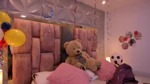 Snapshot of charlotte_icee chatting on June 18, 4:22 pm Charlotte Icee online show from June 18, 4:22 pm
