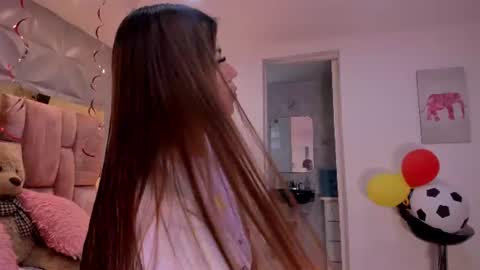 Snapshot of charlotte_icee chatting on June 30, 1:01 pm Charlotte Icee online show from June 30, 1:01 pm