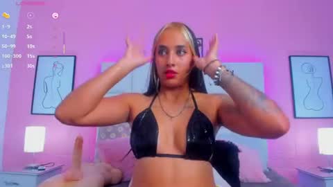 Snapshot of charlotte_kisss chatting on July 6, 5:26 pm Charlotte online show from July 6, 5:26 pm