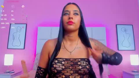 Snapshot of charlotte_kisss chatting on July 28, 5:23 pm Charlotte online show from July 28, 5:23 pm