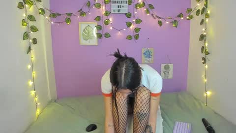 Snapshot of charlotte_queeen chatting on December 12, 9:58 pm Charlotte online show from December 12, 9:58 pm